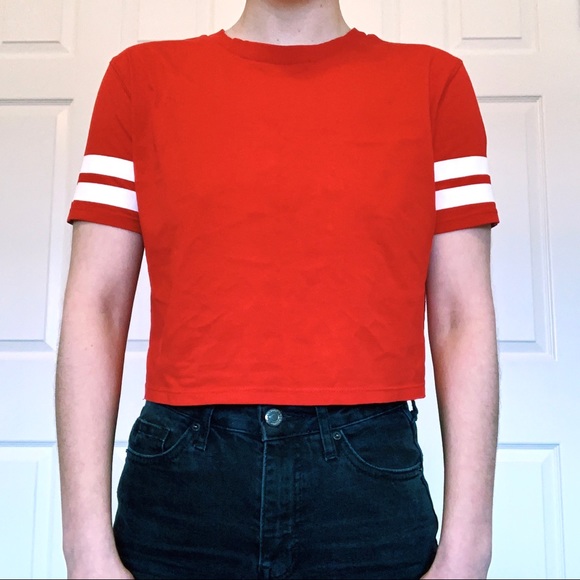 Red crop top tee - Picture 1 of 3